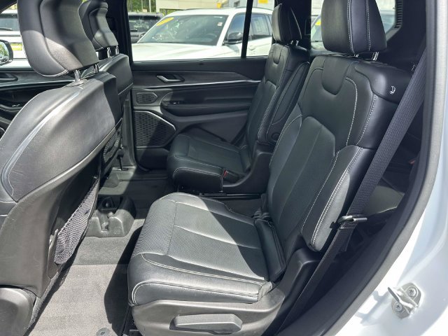 Certified 2024 Jeep Grand Cherokee L Overland w/ Luxury Tech Group IV AWD/4WD image 18