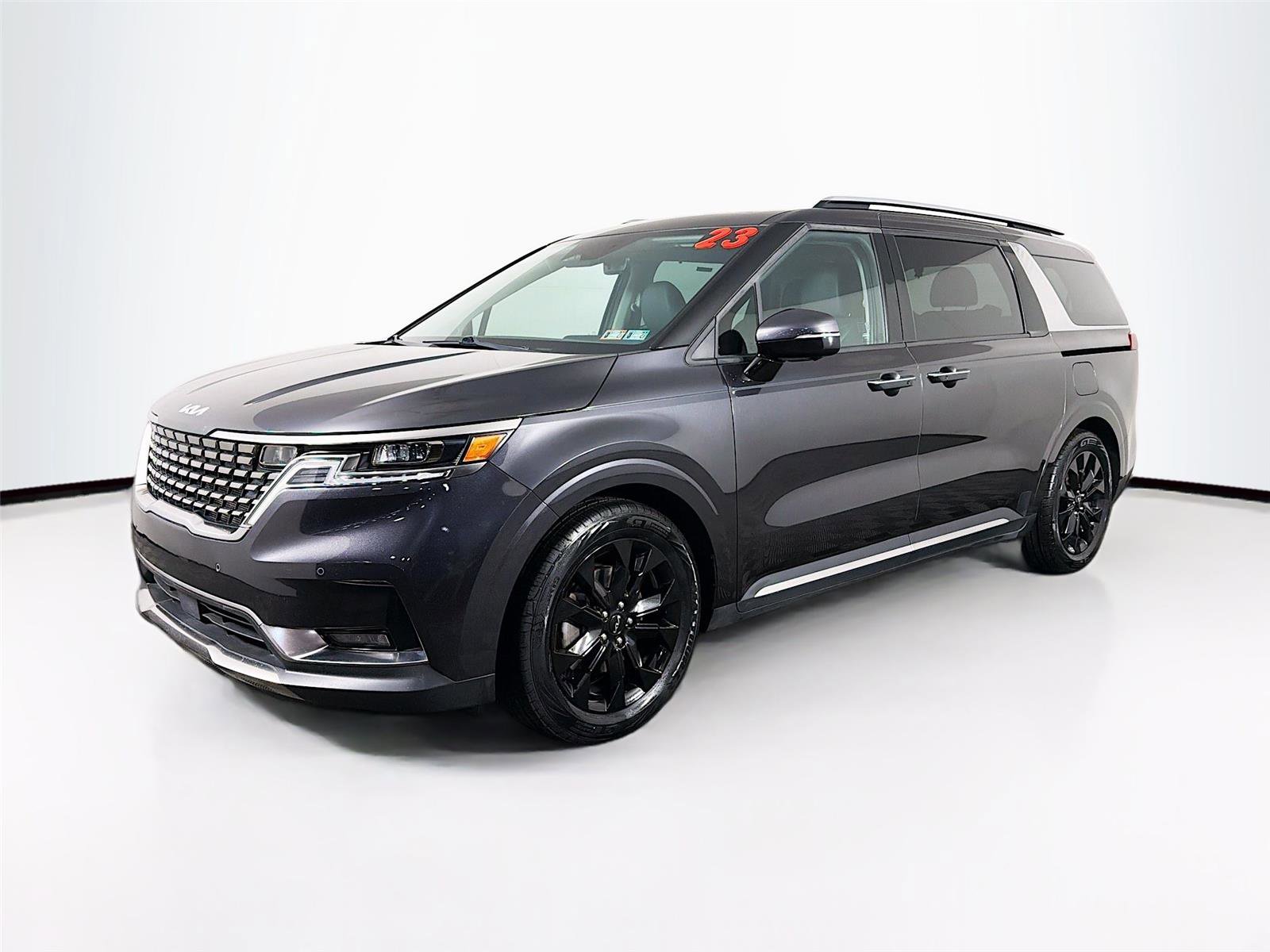 Used 2023 Kia Carnival SX Prestige image 3