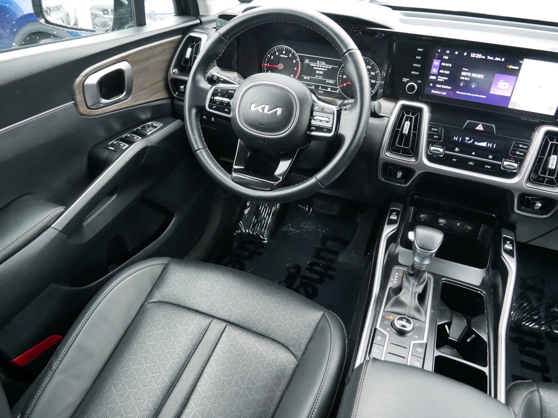 Certified 2023 Kia Sorento S w/ Panoramic Sunroof Package image 9