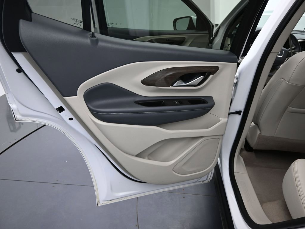 Used 2023 GMC Terrain Denali w/ Denali Premium Package AWD/4WD image 17