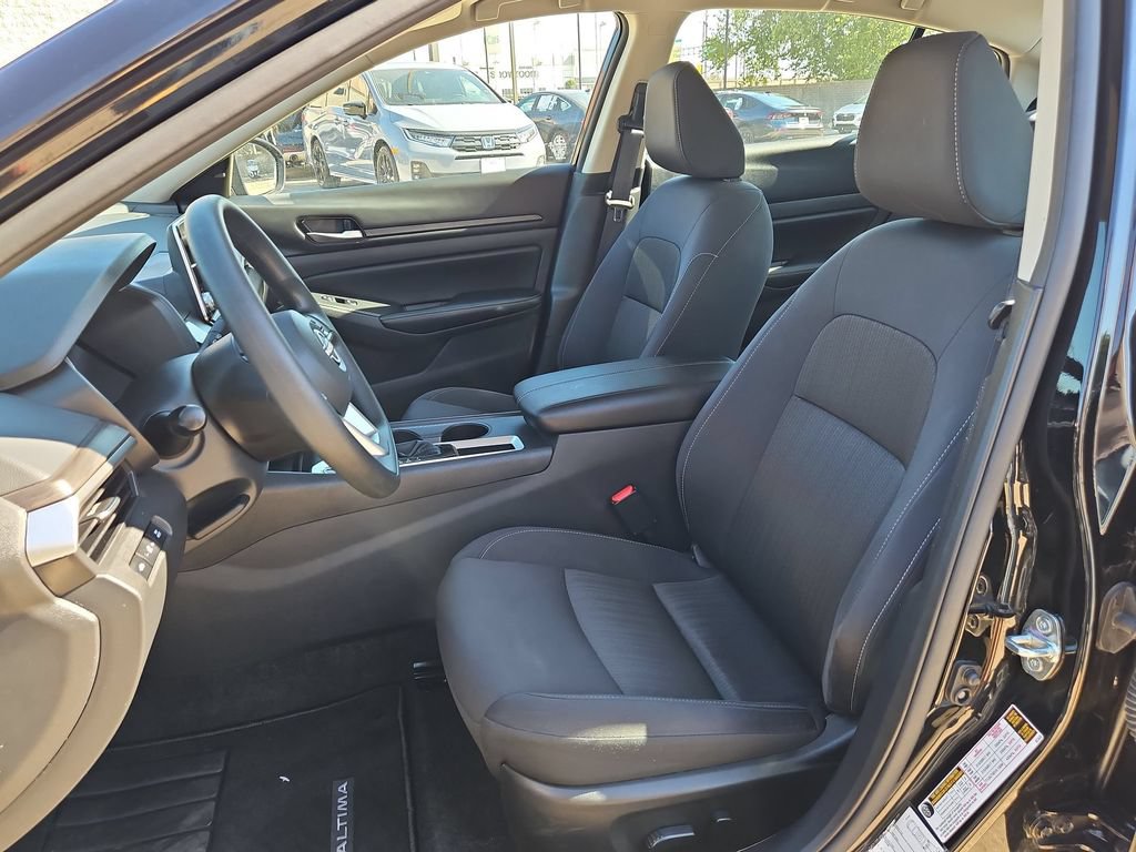 Used 2025 Nissan Altima 2.5 SV FWD image 25
