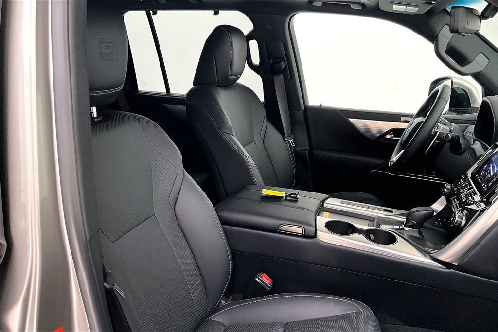 Used 2025 Lexus LX 700h F Sport image 11