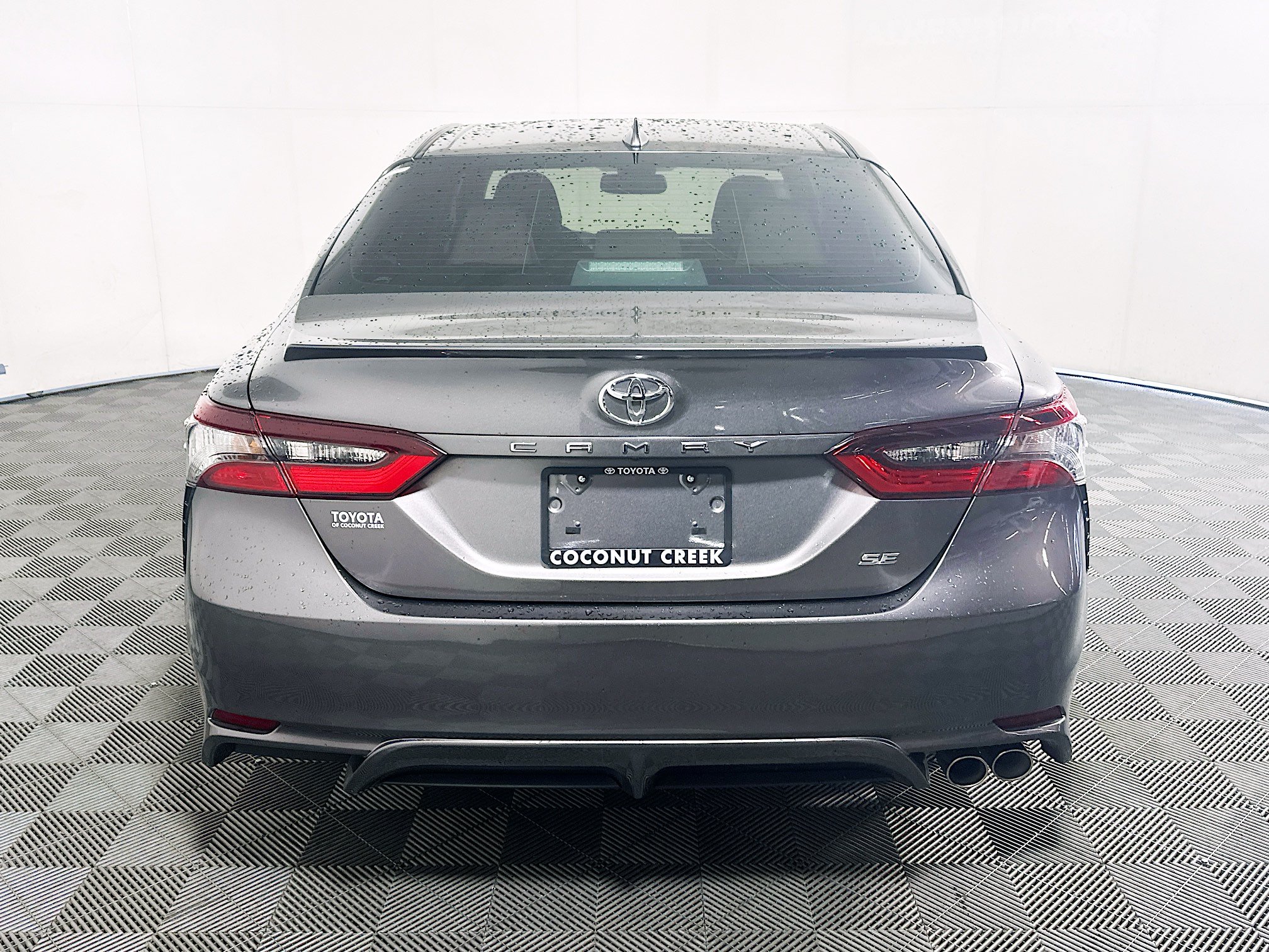 Used 2022 Toyota Camry SE w/ Convenience Package FWD image 4