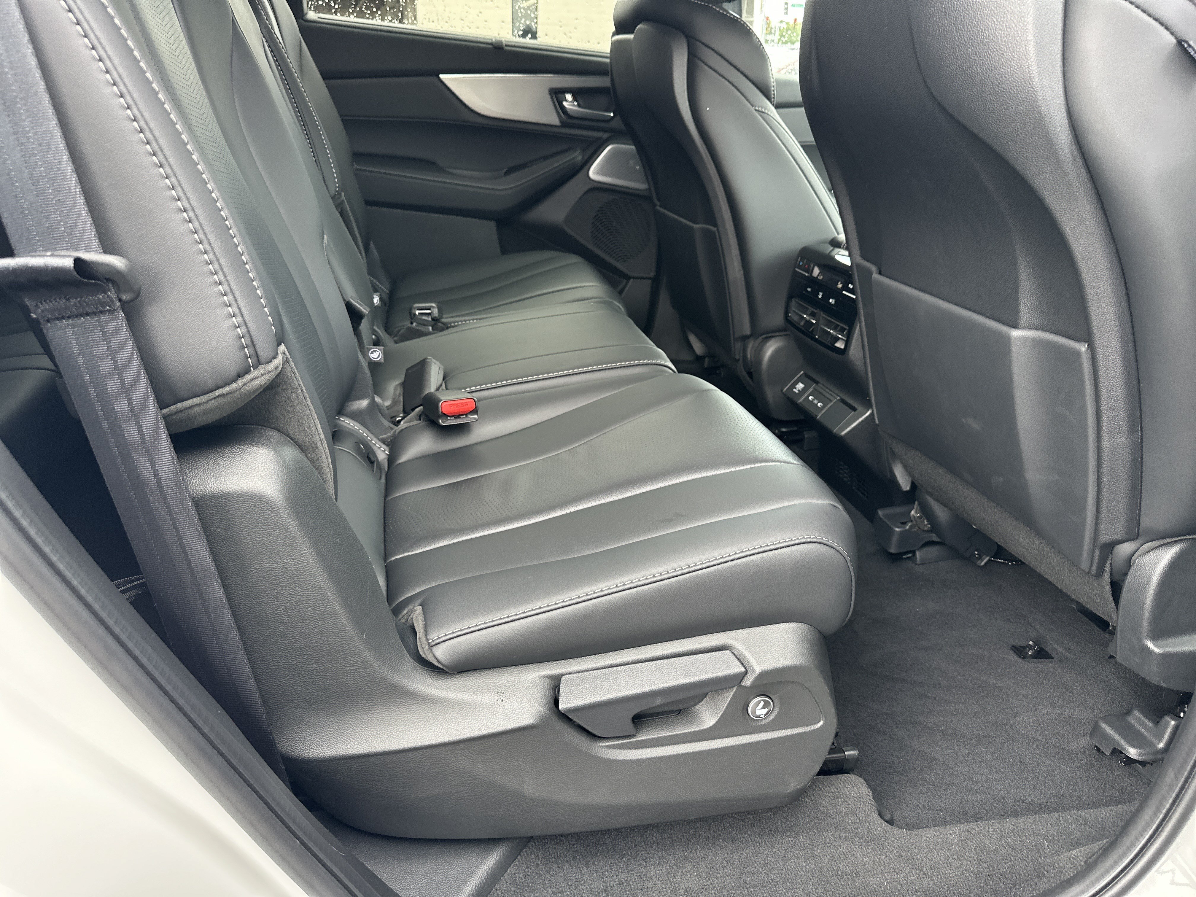 Certified 2026 Acura MDX w/ Technology Package FWD image 17
