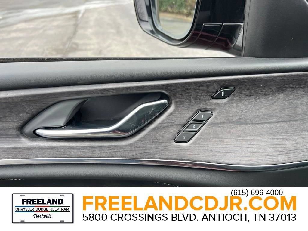 New 2024 Jeep Grand Cherokee Overland w/ Luxury Tech Group IV AWD/4WD image 15