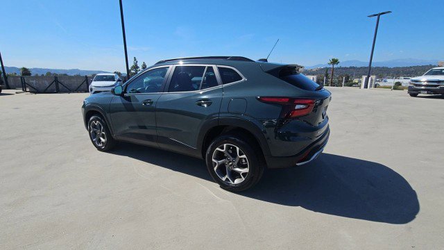 Used 2025 Chevrolet Trax LT w/ Sunroof Package FWD image 6