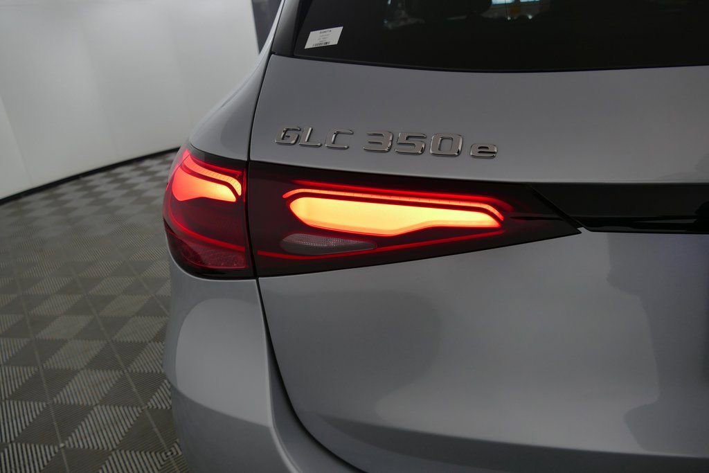 Used 2025 Mercedes-Benz GLC 350e 4MATIC w/ AMG Line image 30