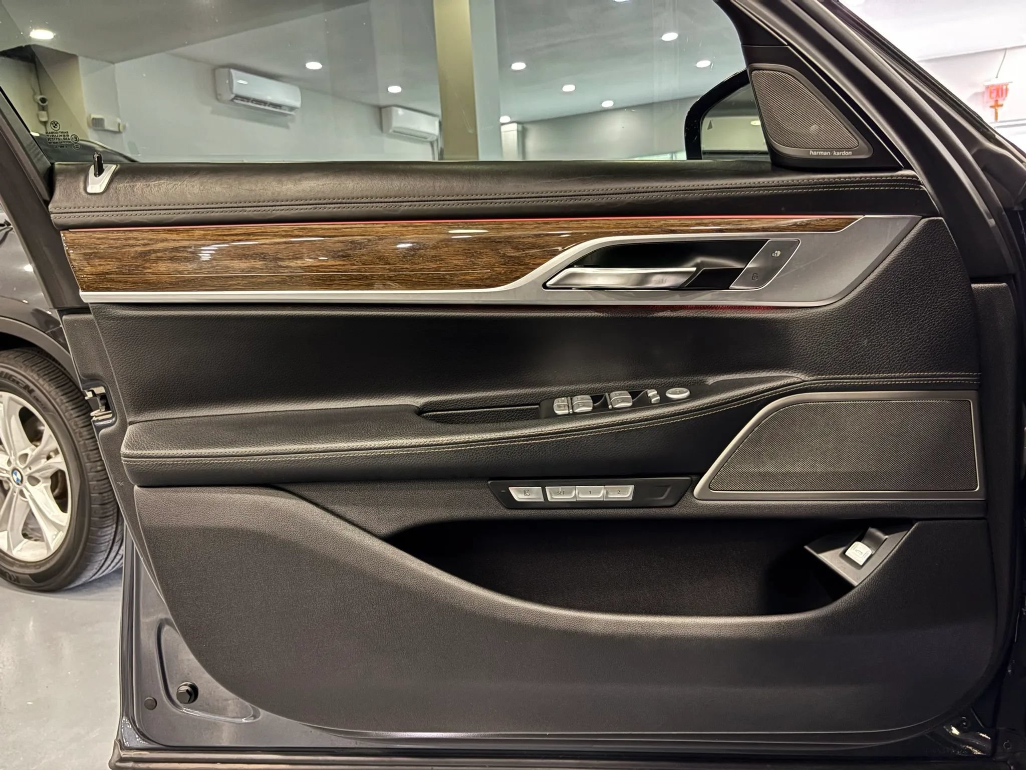 Used 2017 BMW 740e xDrive AWD/4WD image 46