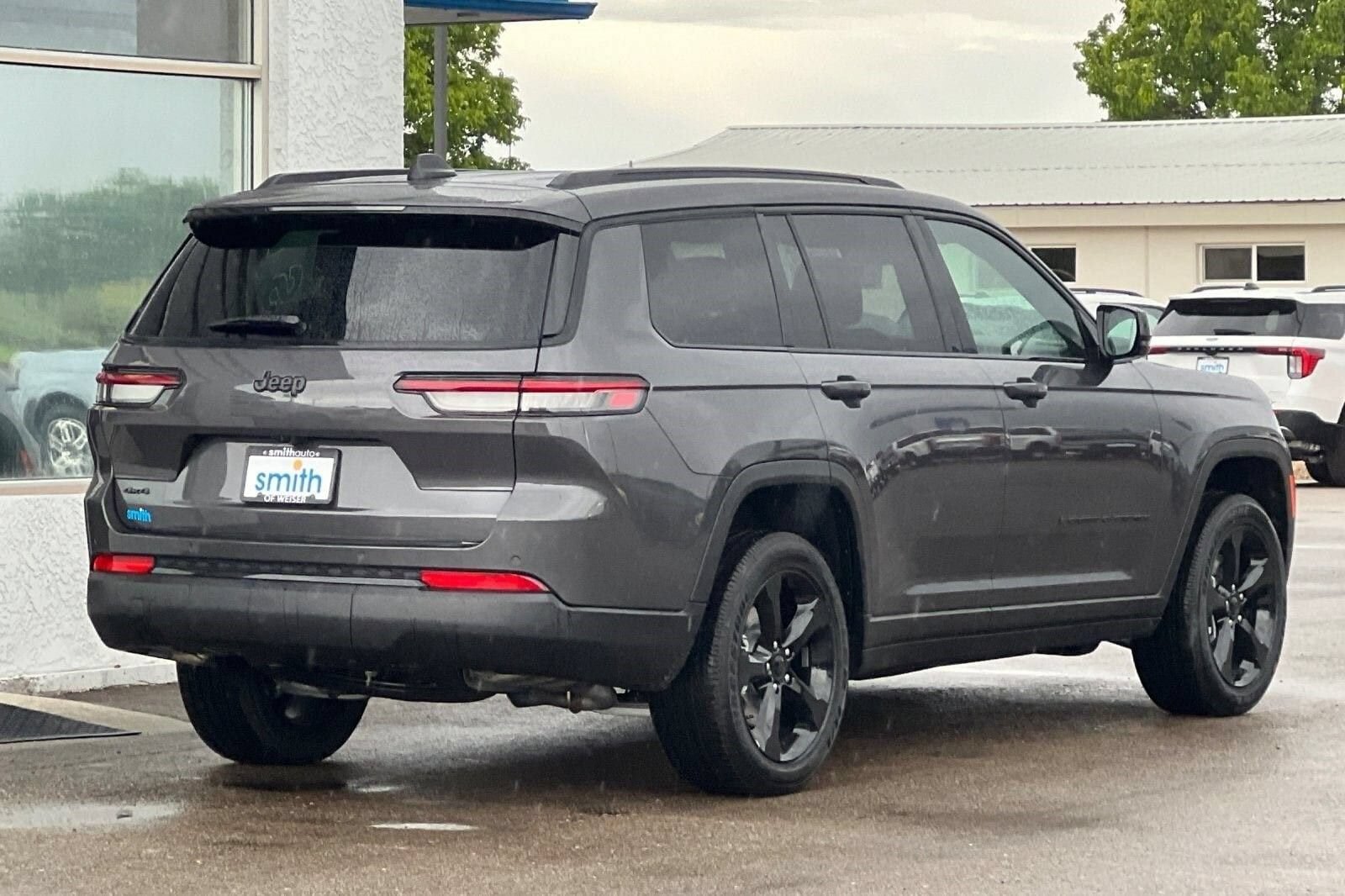 Used 2025 Jeep Grand Cherokee L Altitude AWD/4WD image 8