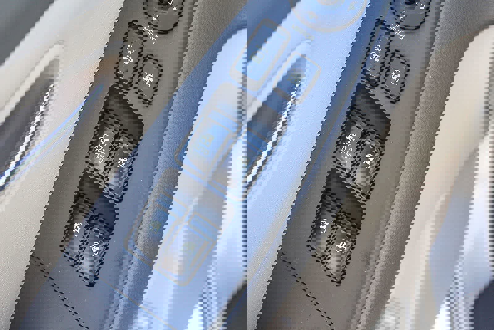 Used 2010 Hyundai Elantra GLS image 25