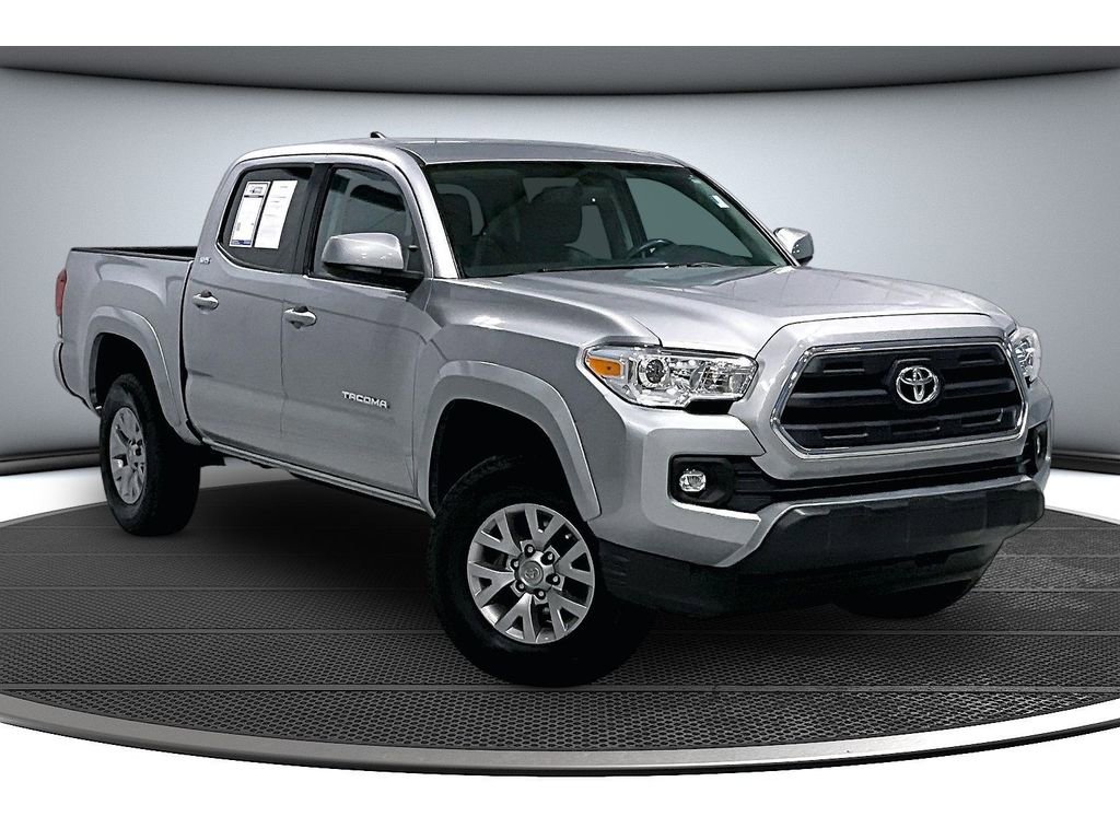 Used 2017 Toyota Tacoma SR5 w/ Tow Package image 2