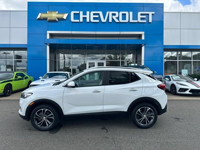 Used 2023 Buick Encore GX Select w/ Safety Package II AWD/4WD image 2