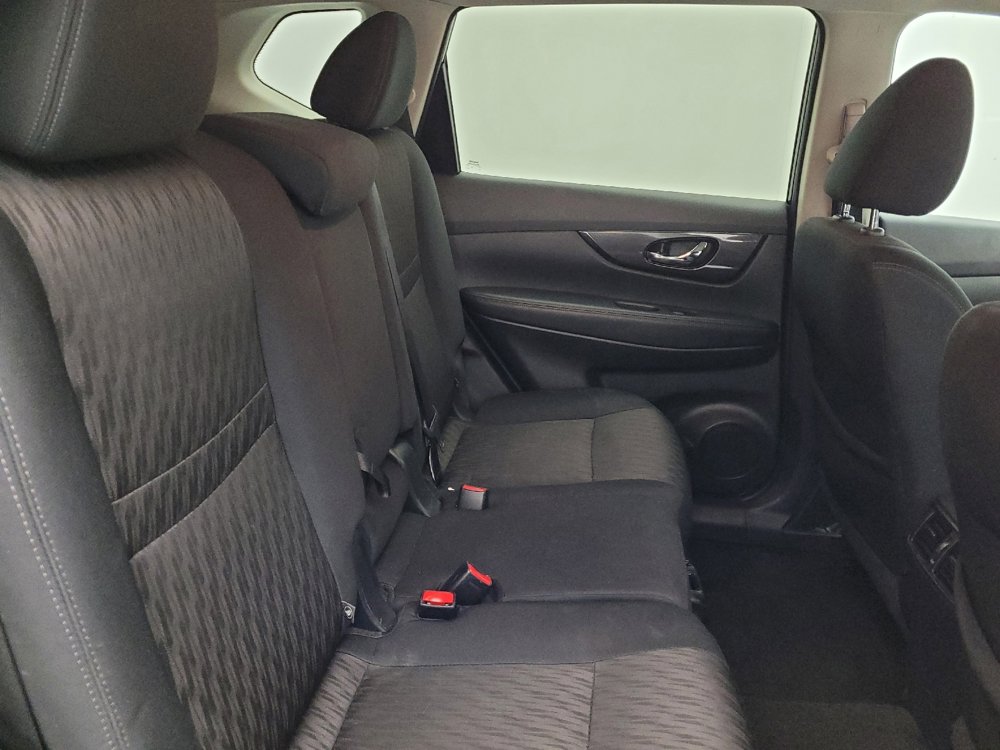 Used 2018 Nissan Rogue SV image 19