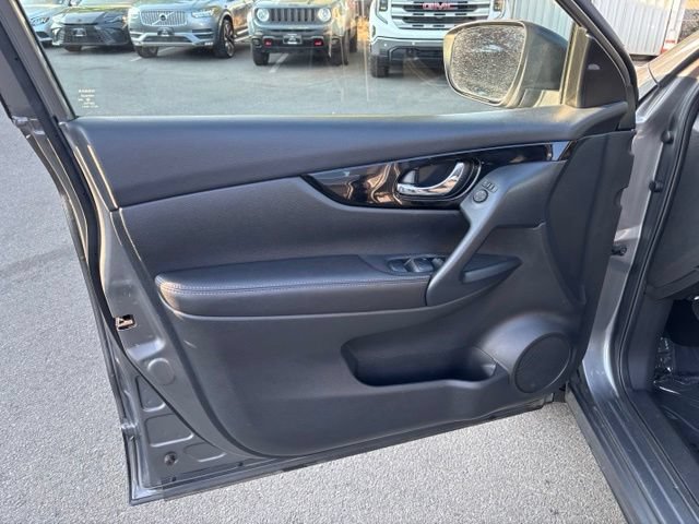 Used 2022 Nissan Rogue Sport SL AWD/4WD image 14