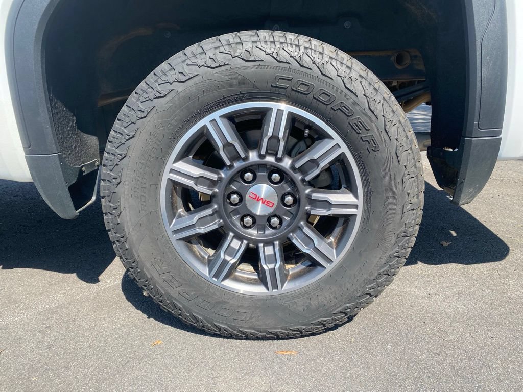 Used 2024 GMC Sierra 1500 AT4 w/ Technology Package AWD/4WD image 32