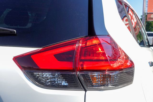 Used 2017 Nissan Rogue SV image 7