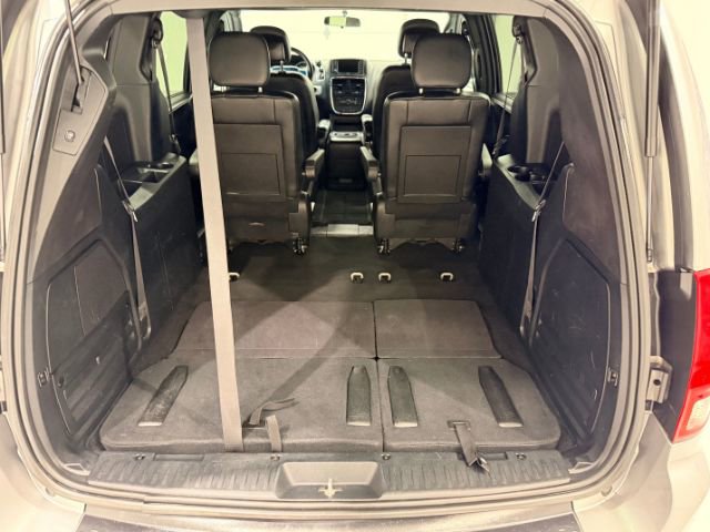 Used 2016 Dodge Grand Caravan R/T image 21