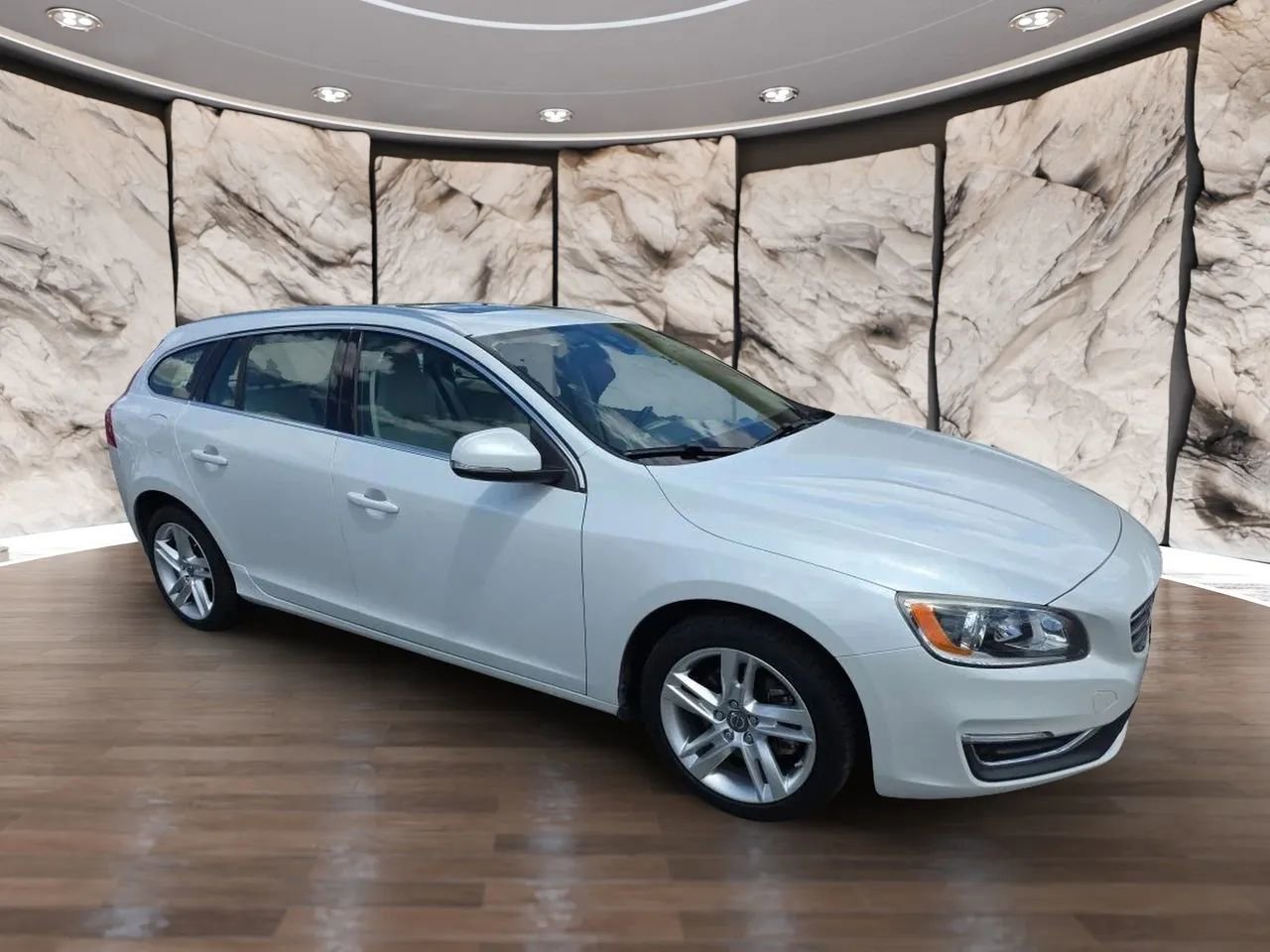 Used 2015 Volvo V60 T5 Premier w/ Convenience Package image 8