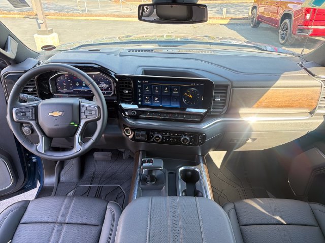 Used 2024 Chevrolet Silverado 1500 High Country w/ High Country Premium Package AWD/4WD image 12