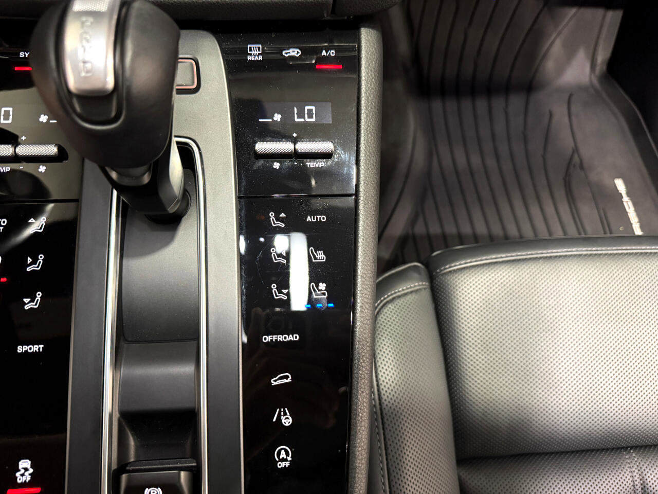 Used 2023 Porsche Macan image 24