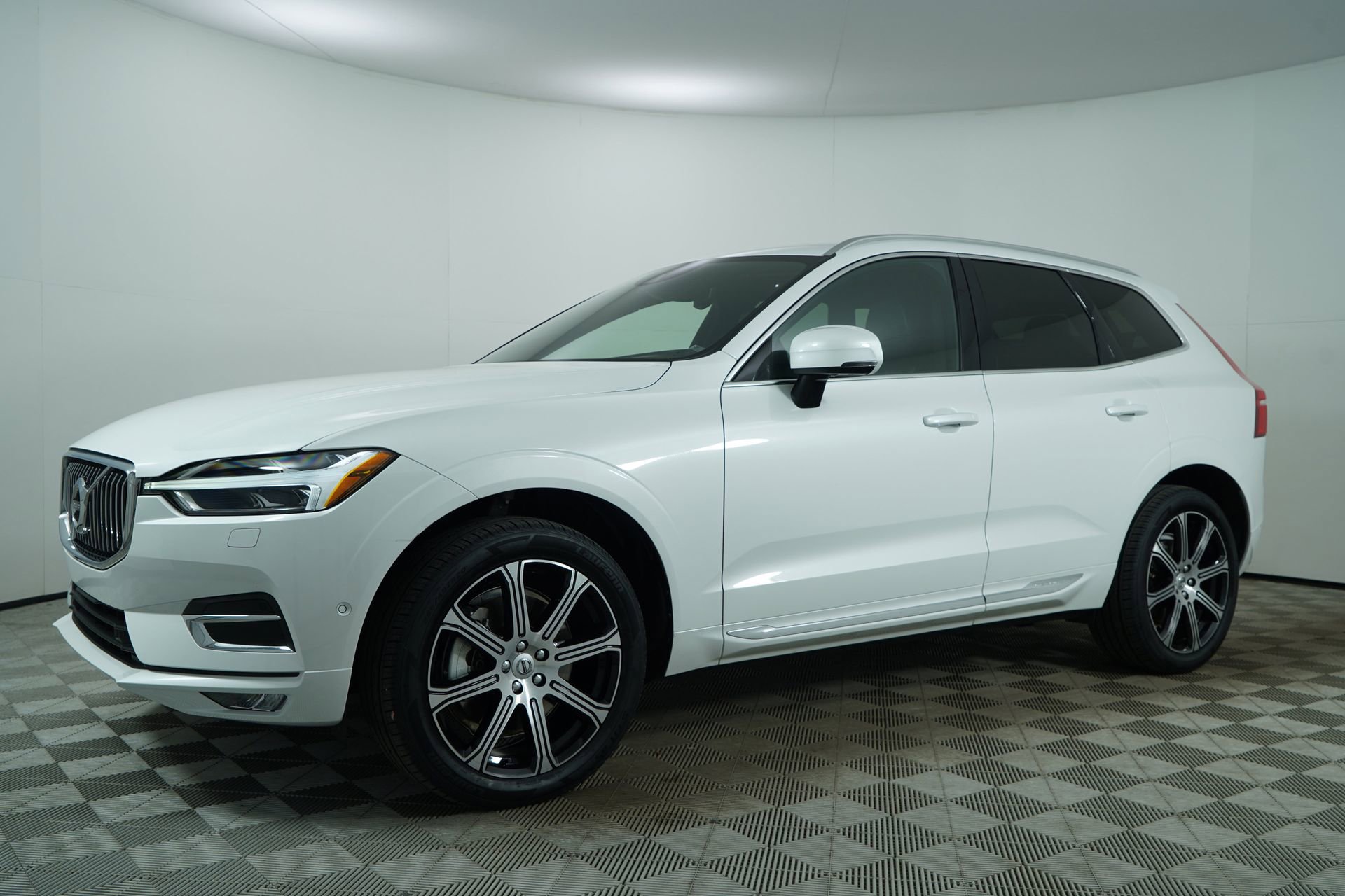 Used 2020 Volvo XC60 T6 Inscription w/ Protection Package Premier image 5