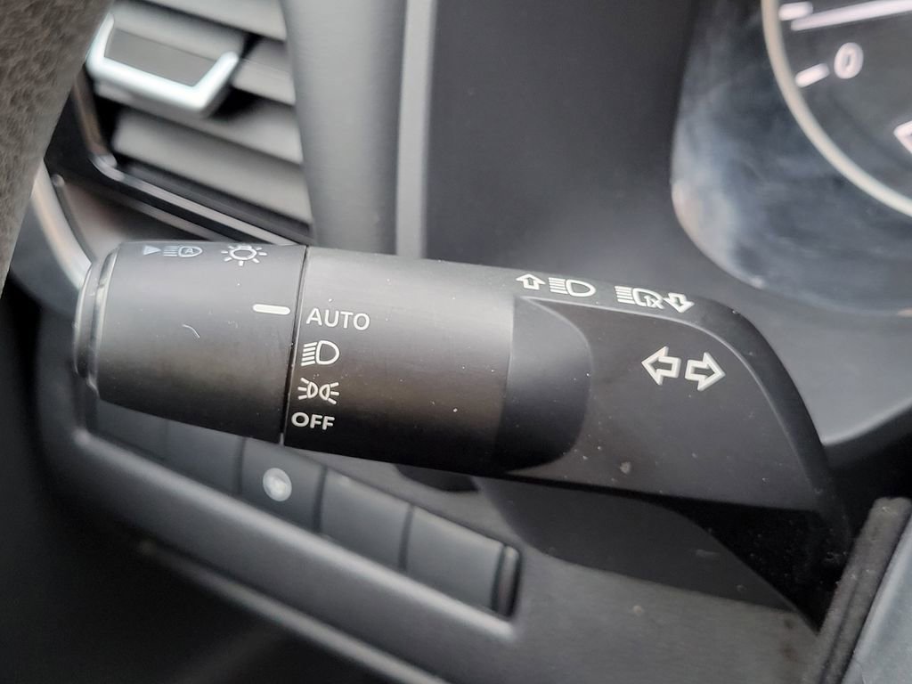 Used 2023 Nissan Rogue SV image 28