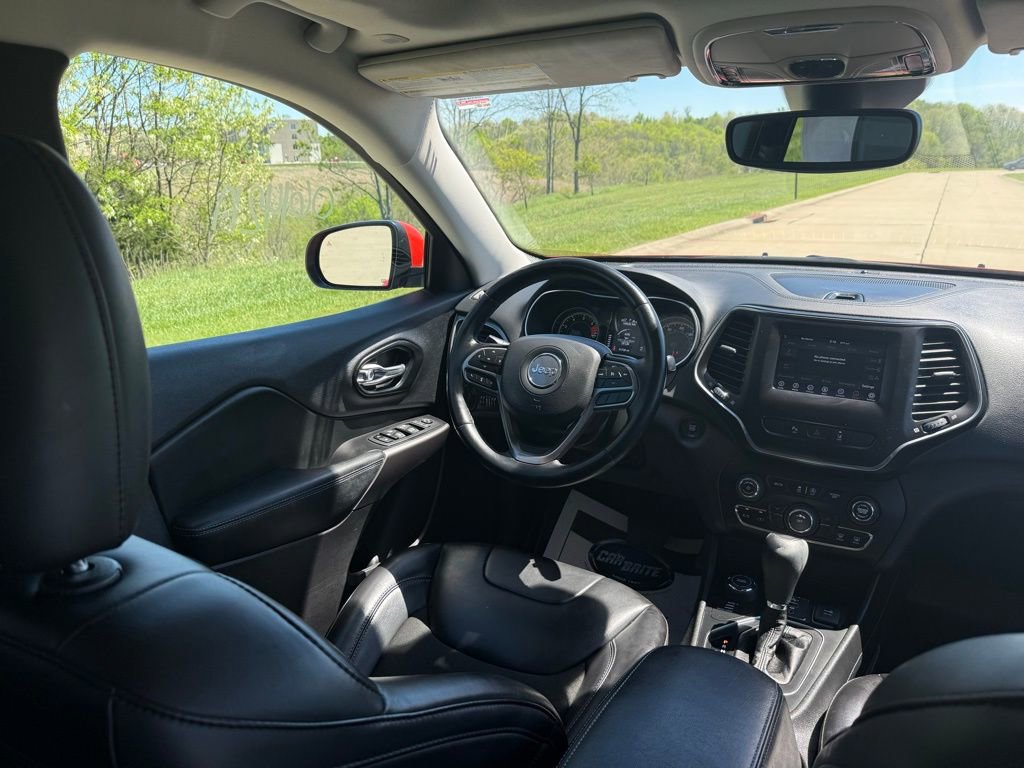 Used 2021 Jeep Cherokee Latitude Plus w/ Sun & Sound Group AWD/4WD image 19