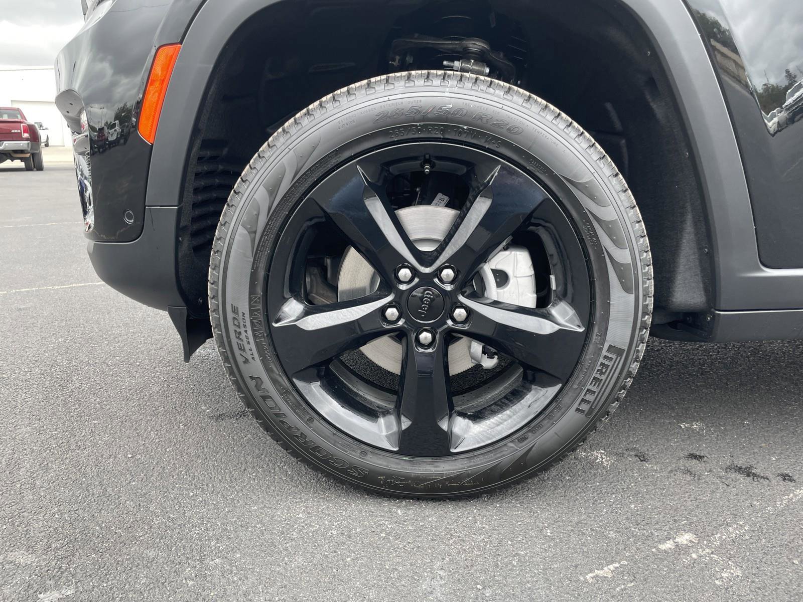 New 2025 Jeep Grand Cherokee Limited w/ Luxury Tech Group II image 47