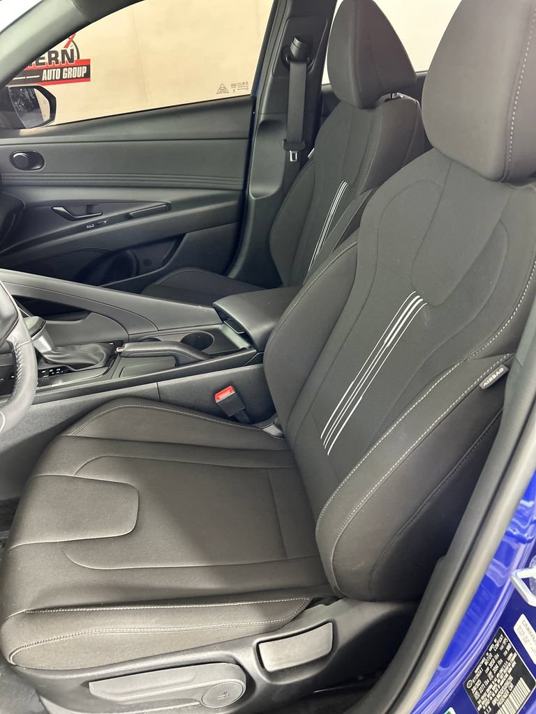 Certified 2025 Hyundai Elantra Sport FWD image 12