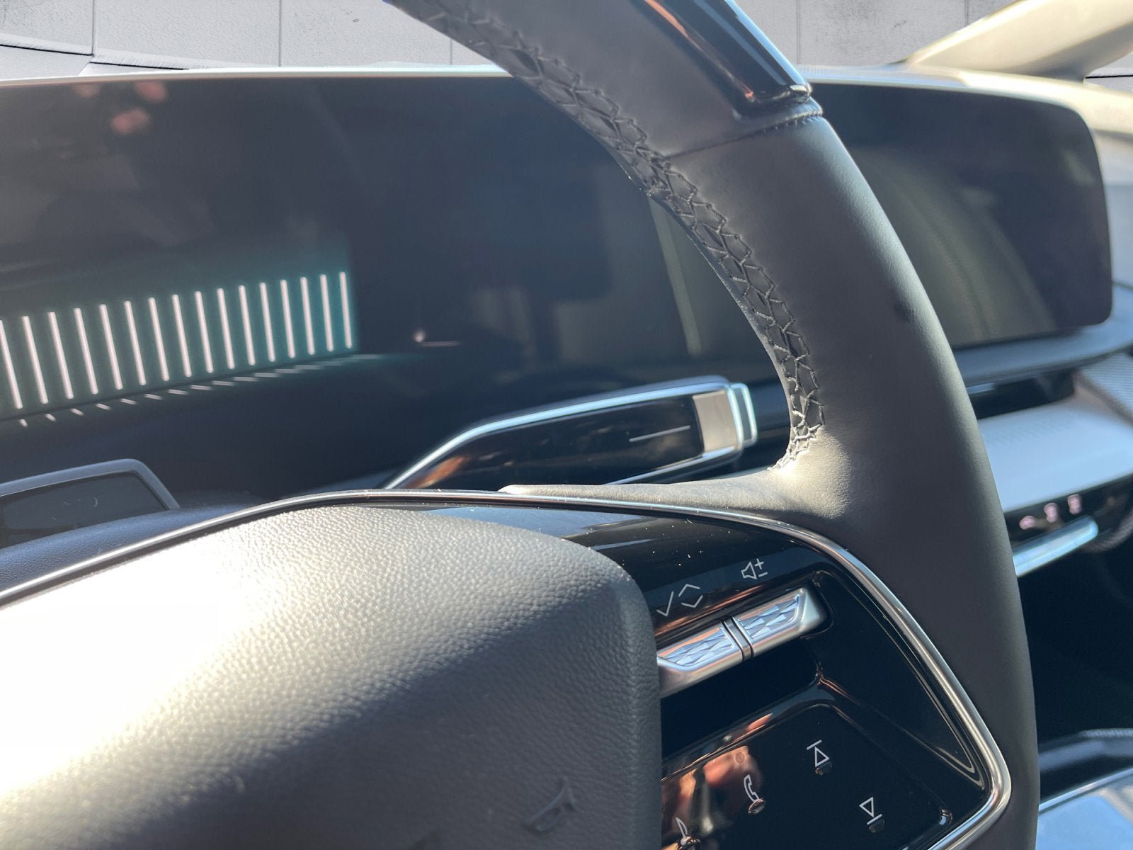 Used 2025 Cadillac Optiq Sport 2 w/ LPO, Floor Liner Package AWD/4WD image 12