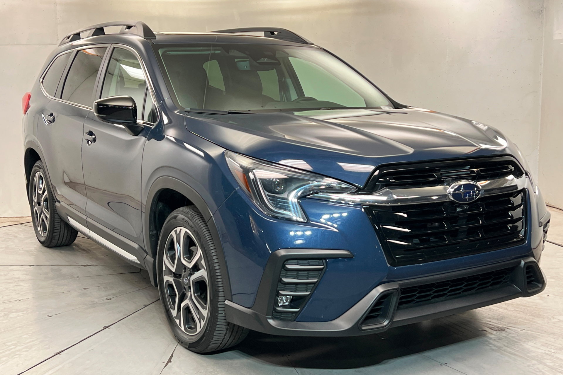 Used 2024 Subaru Ascent Limited w/ Technology Package AWD/4WD image 8