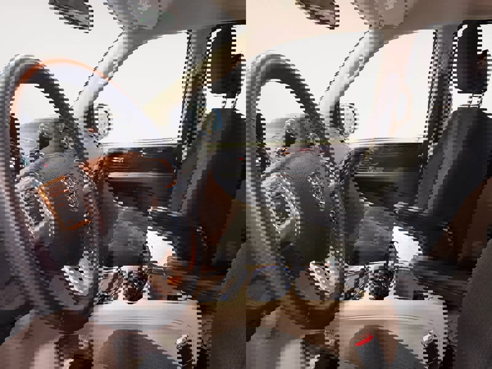 Used 2015 Dodge Grand Caravan SXT w/ UConnect Hands-Free Group image 10