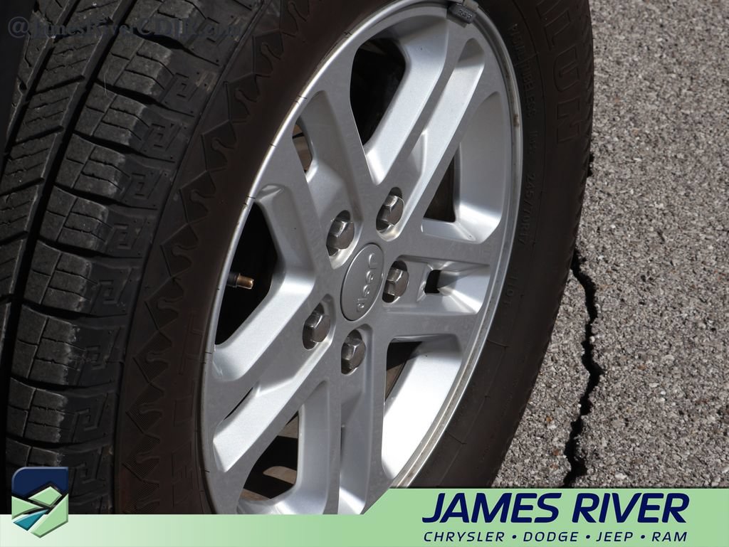 Used 2024 Jeep Grand Cherokee Laredo RWD image 37