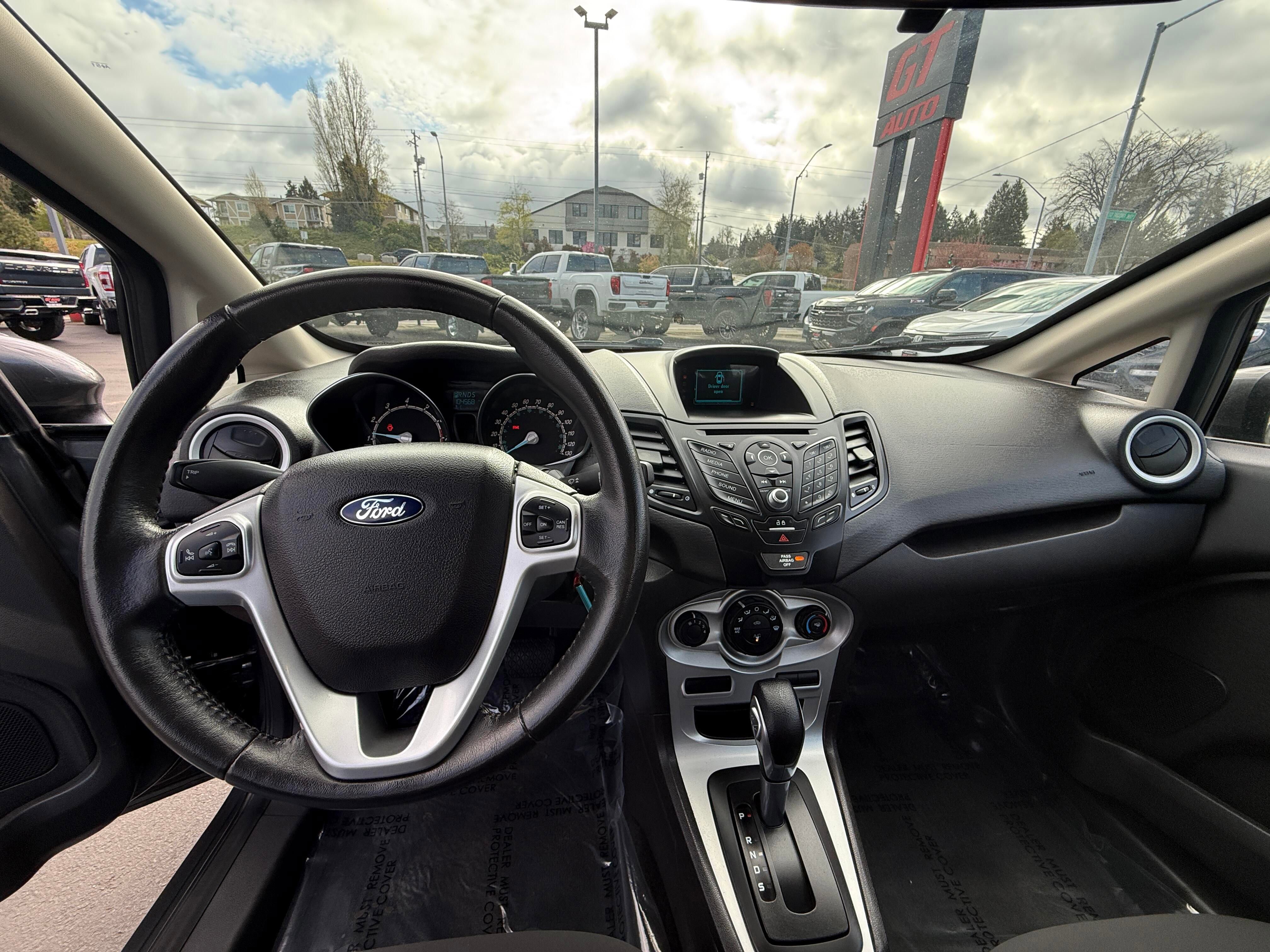 Used 2016 Ford Fiesta SE image 12