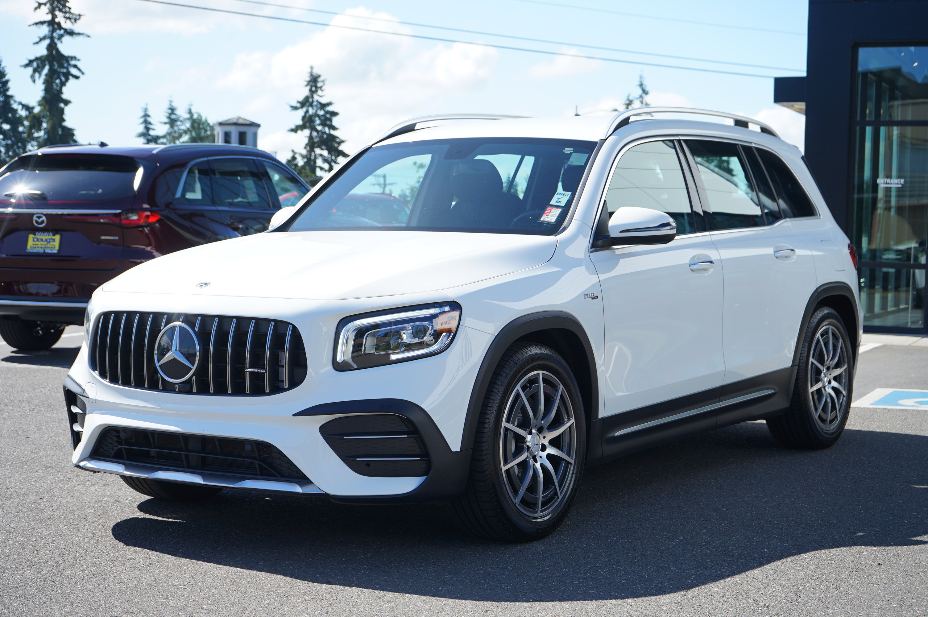 Used 2023 Mercedes-Benz GLB 35 AMG 4MATIC w/ Premium Package image 8