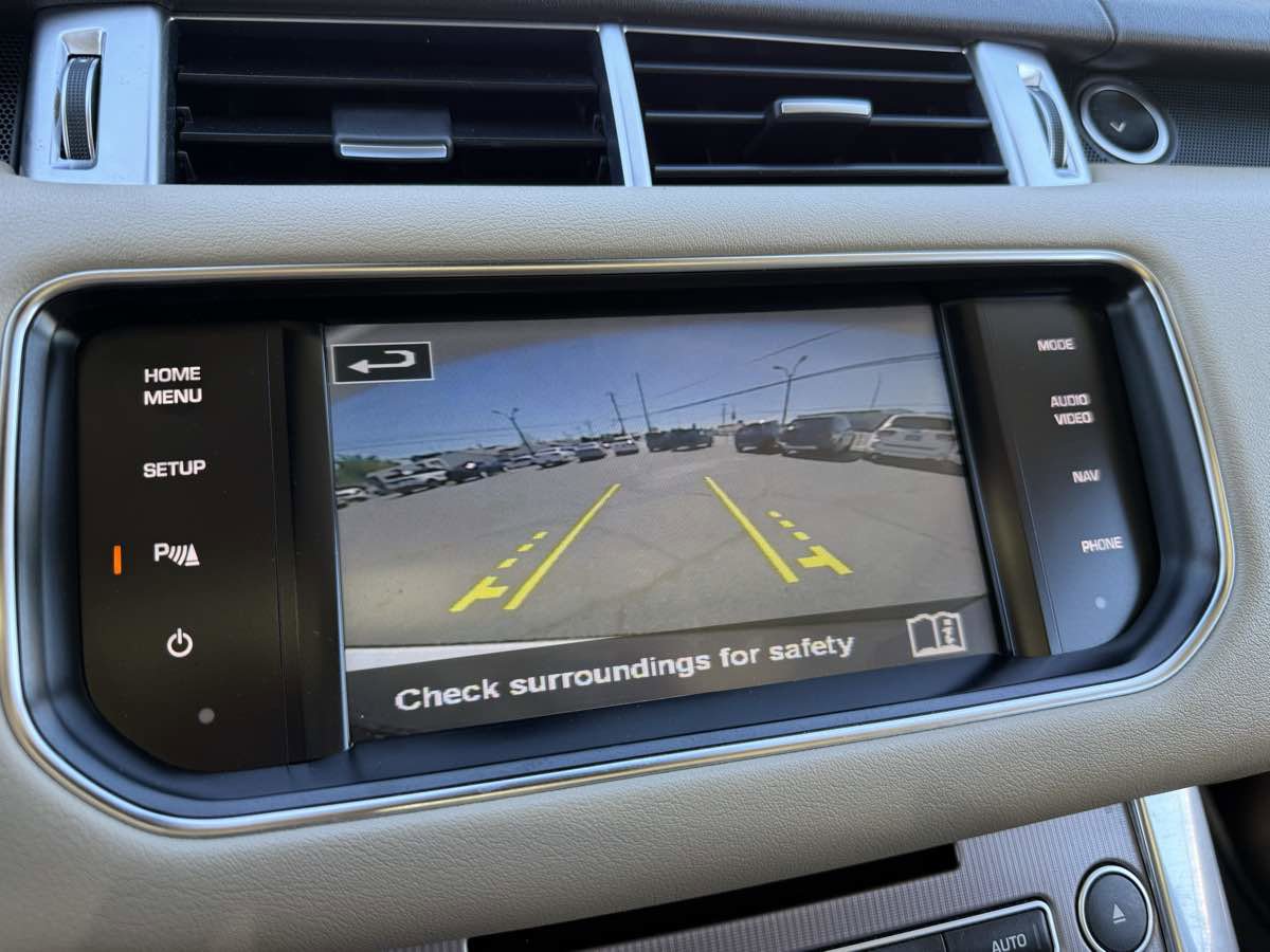 Used 2015 Land Rover Range Rover Sport HSE image 32