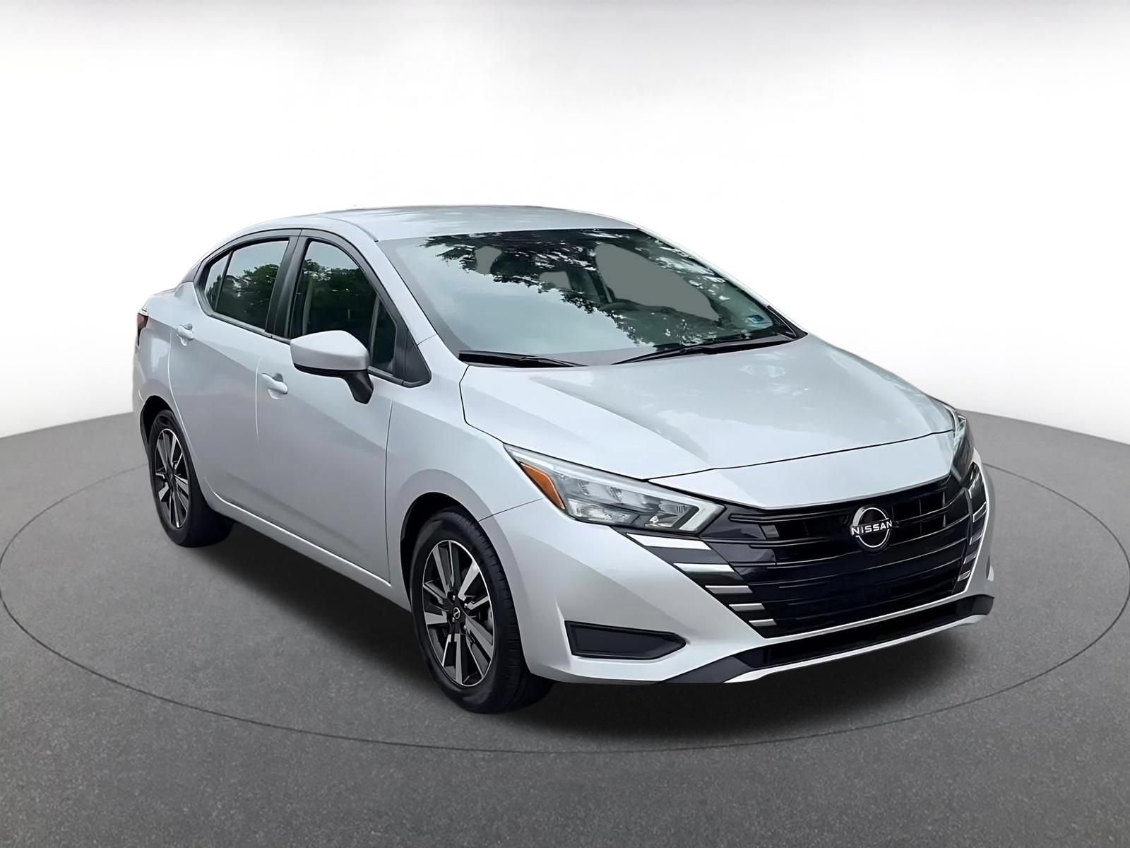 Used 2025 Nissan Versa SV FWD image 3