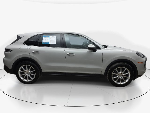 Used 2024 Porsche Cayenne AWD/4WD image 5