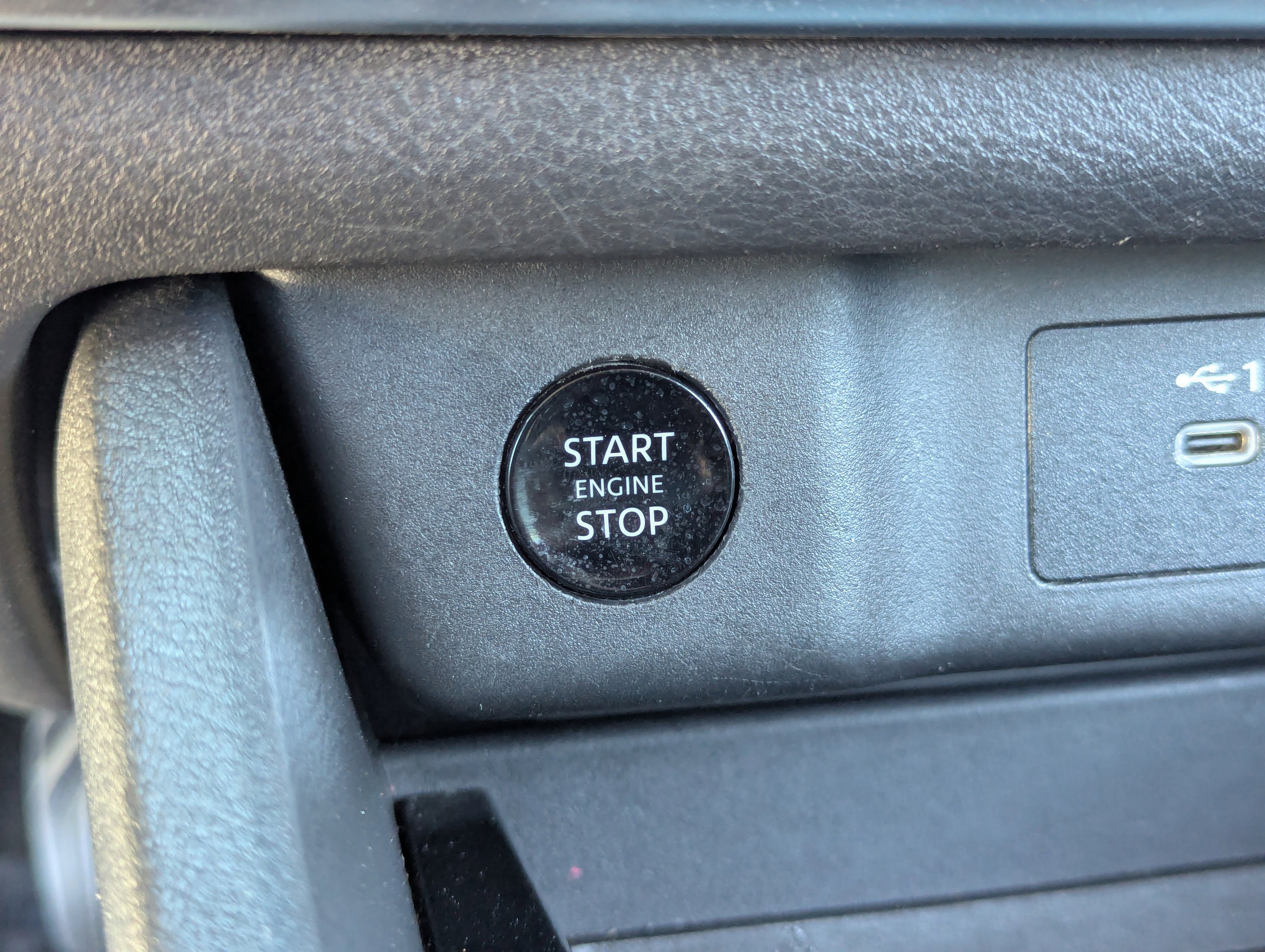 Used 2024 Nissan Rogue SV image 28