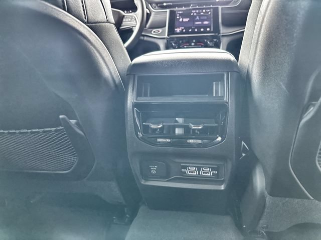 Used 2024 Jeep Grand Cherokee Laredo AWD/4WD image 23