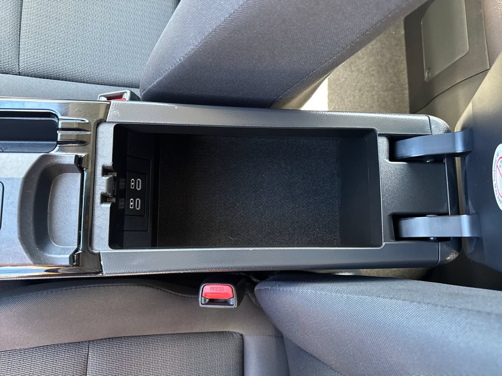 Certified 2025 Toyota Prius LE FWD image 26