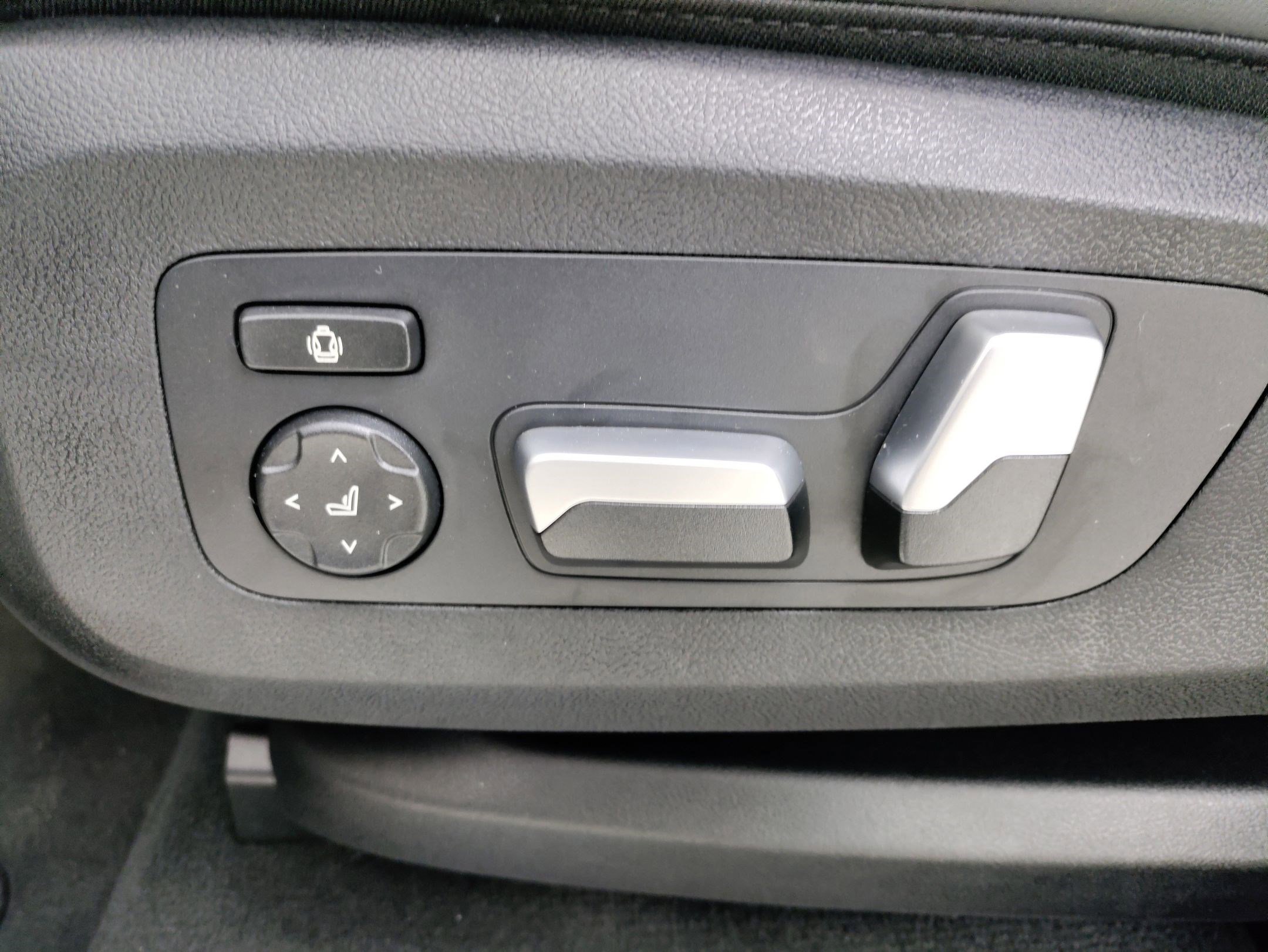 Used 2026 BMW X5 sDrive40i w/ Parking Assistance Package image 13