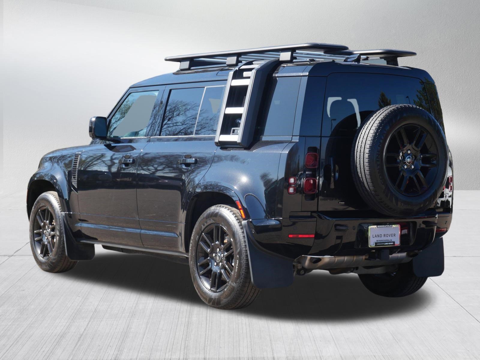 Used 2022 Land Rover Defender 110 X-Dynamic SE AWD/4WD image 3