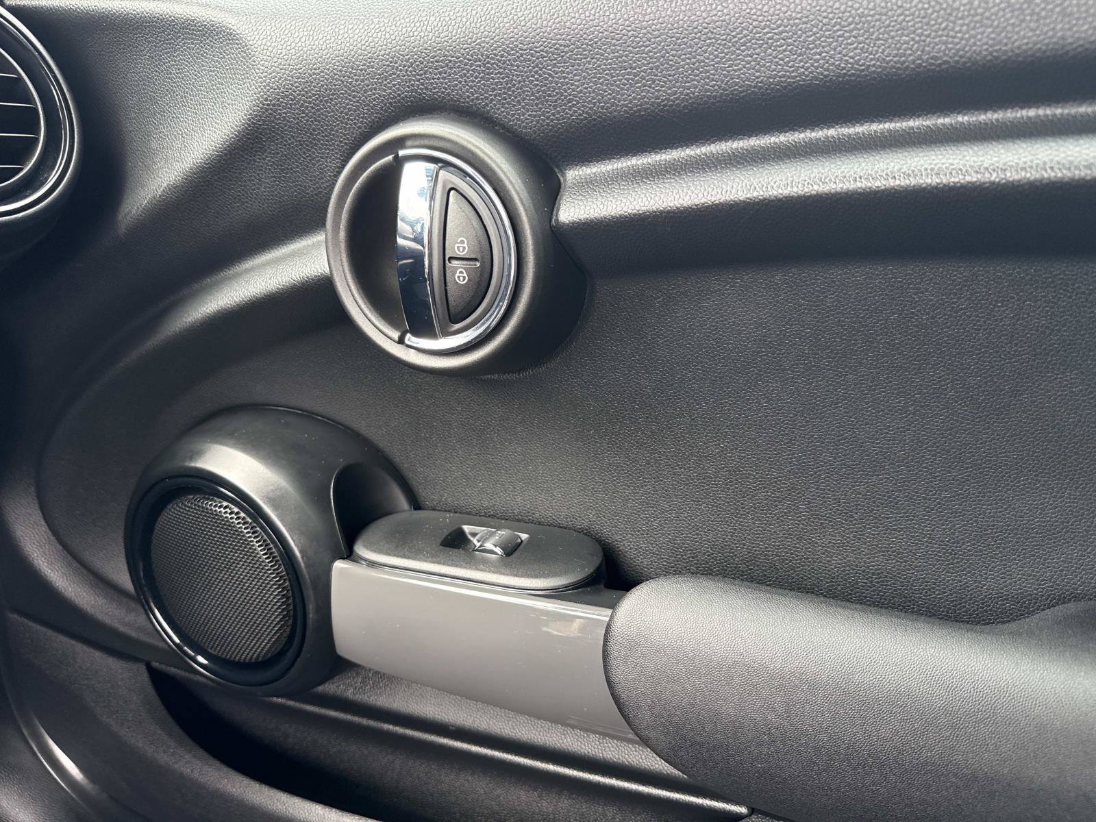 Used 2019 MINI Cooper 2-Door Hardtop FWD image 20