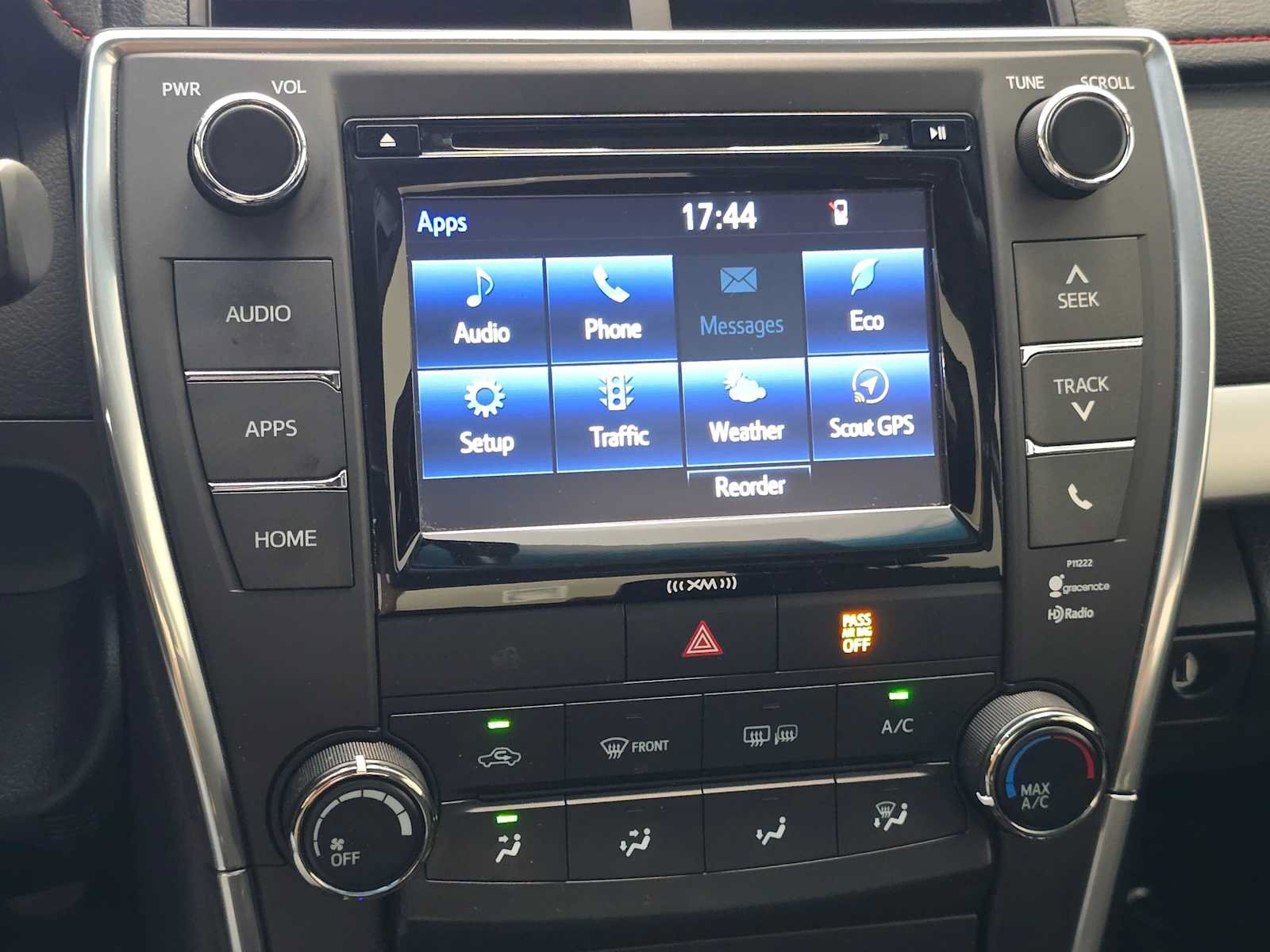 Used 2016 Toyota Camry SE w/ Moonroof Package FWD image 14