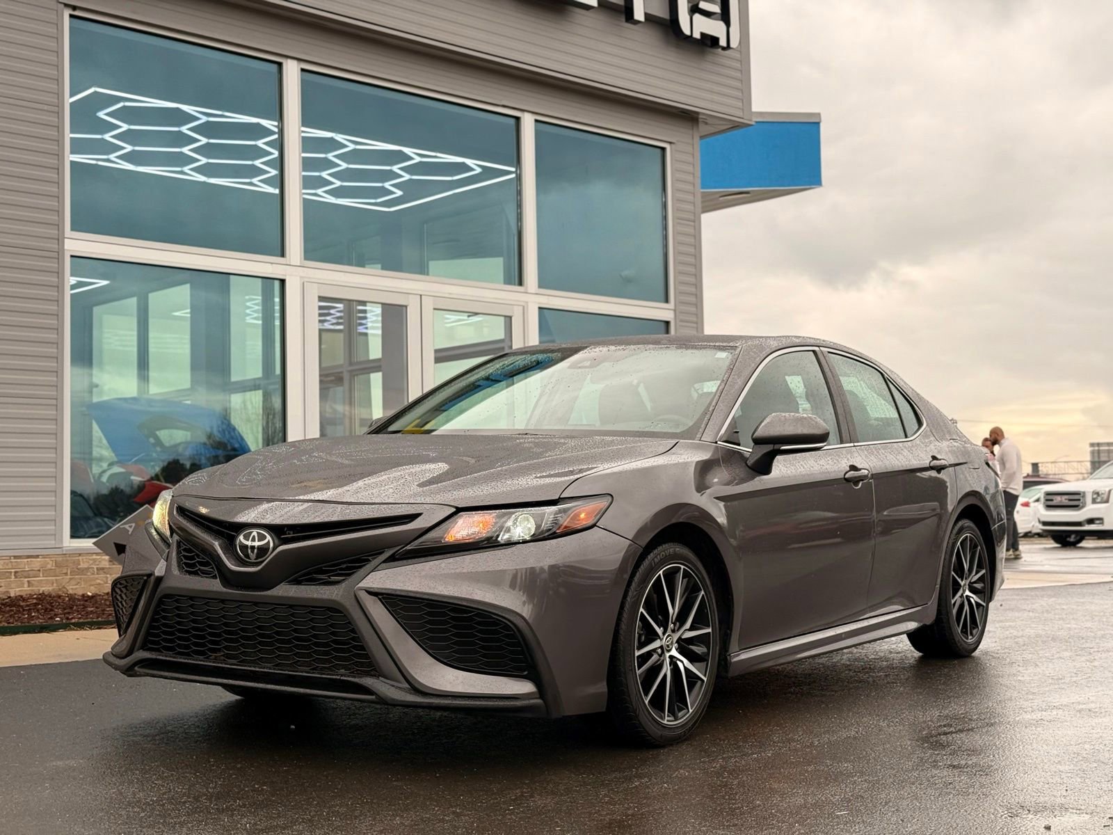 Used 2022 Toyota Camry SE image 11