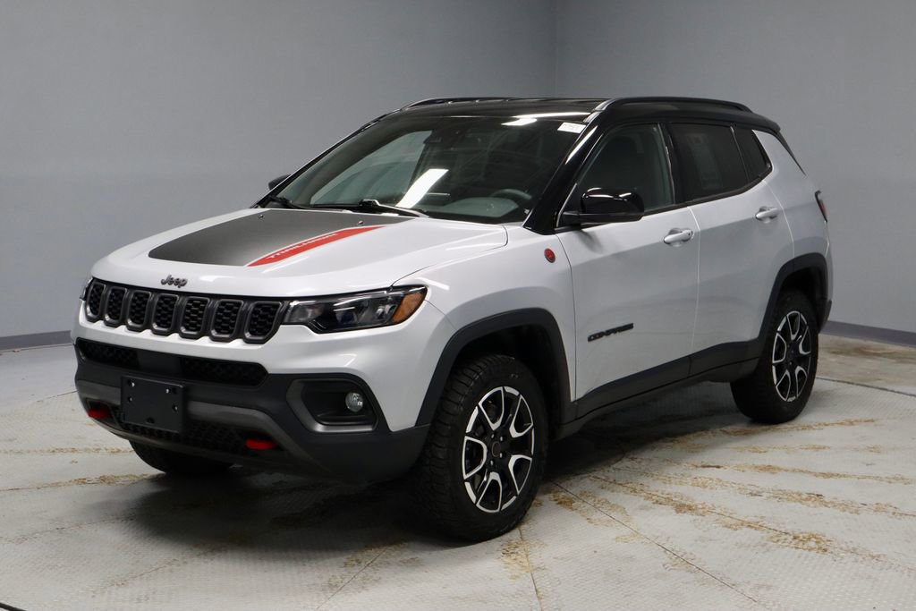 Used 2025 Jeep Compass Trailhawk AWD/4WD image 7