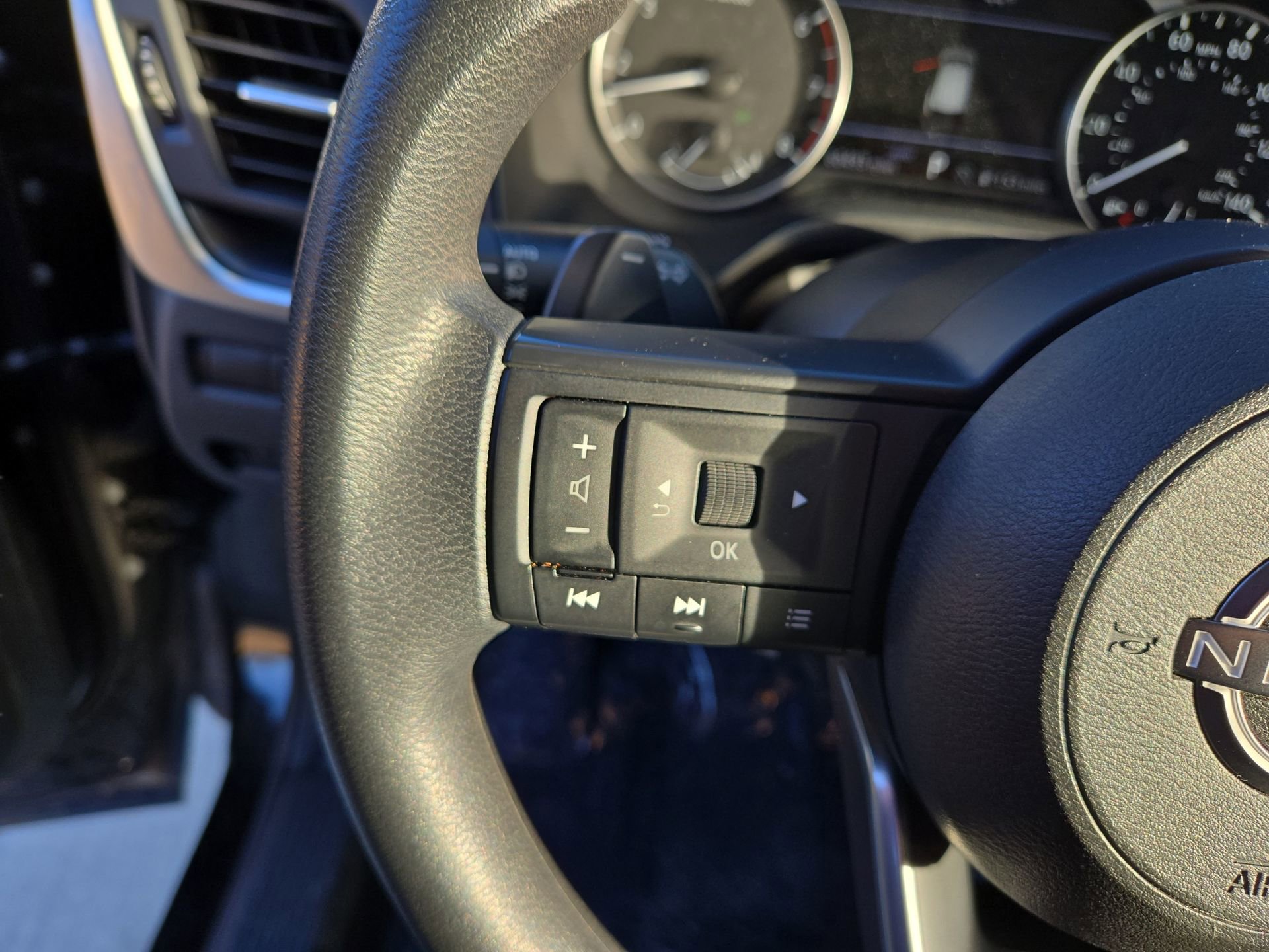 Used 2024 Nissan Rogue SV image 9