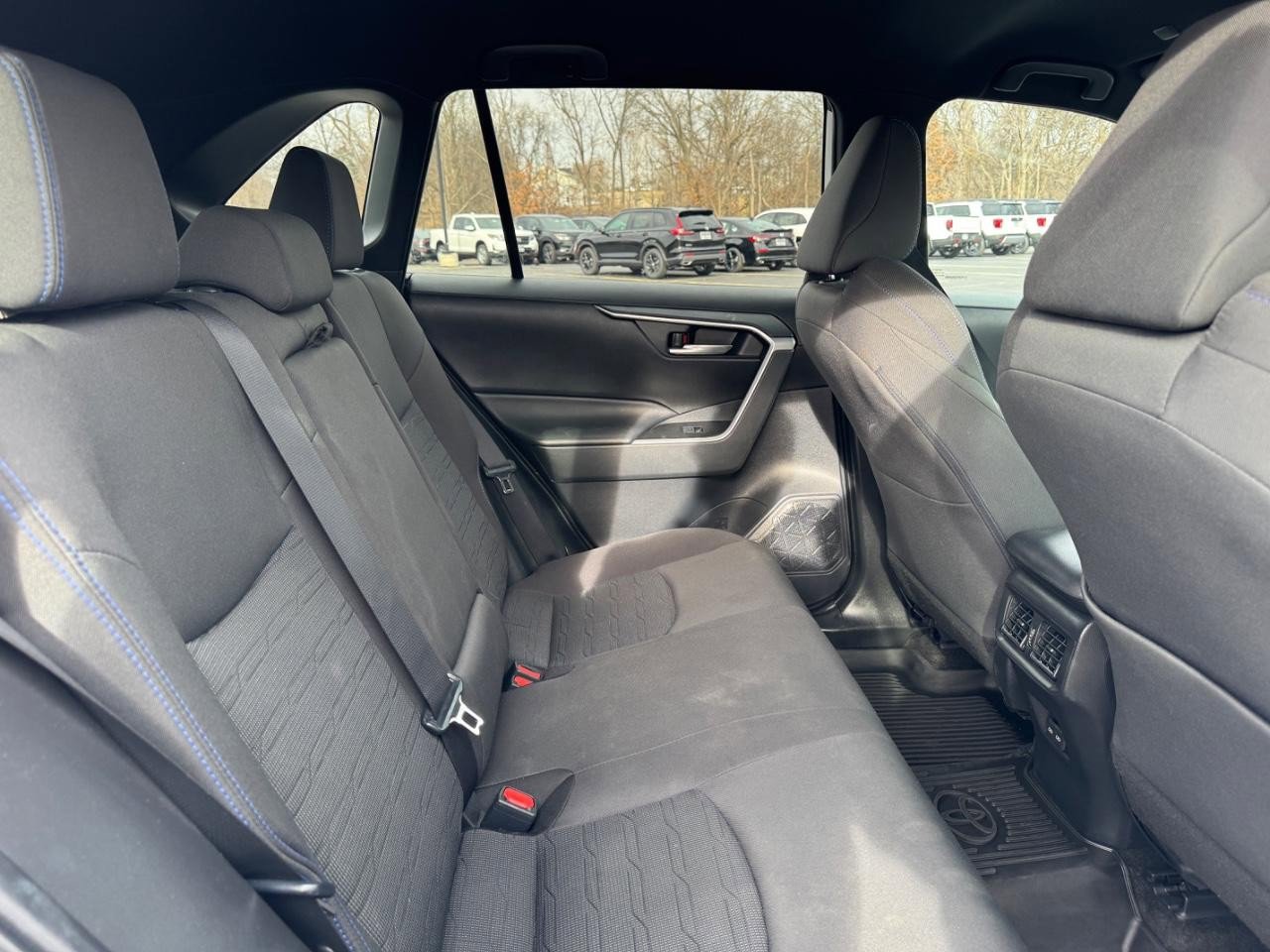 Used 2023 Toyota RAV4 SE image 11