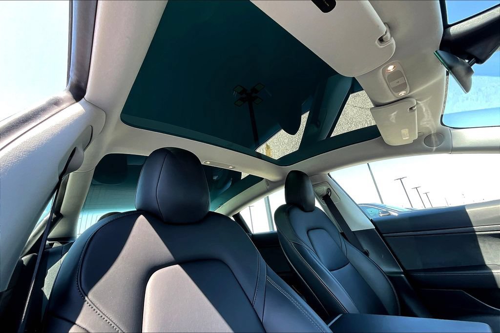 Used 2020 Tesla Model 3 Standard Range Plus RWD image 18